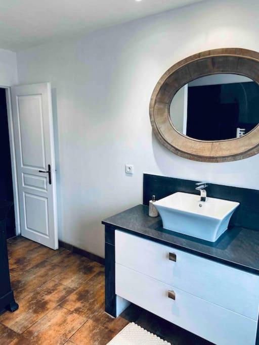 Maison Climatisee Avec Stationnement Et Wifi Bram エクステリア 写真
